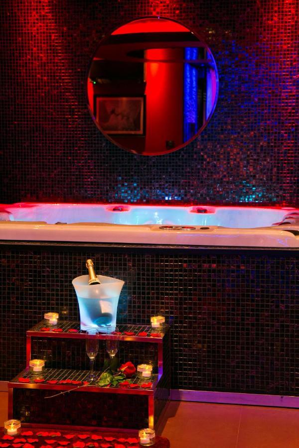L'Insolite Spa Privatif "Suite Luxueuse-Jacuzzi" Toulouse Exteriér fotografie